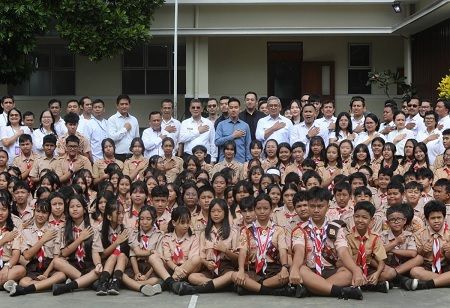 Indonesian VP Gibran Explores IoT Education at Bandung School