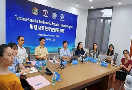 Chinese experts grant Tanzanian teachers on teaching maths