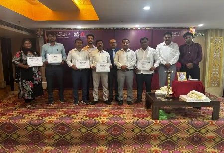 Noida International University hosts educators meet, honours teachers in Azamgarh